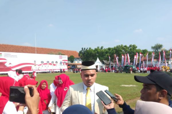 Camat Kelapa Dua Pimpin Langsung Upacara Pengibaran Bendera di Perayaan HUT RI ke – 80 Img 20250817 wa0087