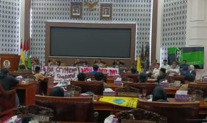 Dihadapan Peserta Aksi Unjuk Rasa, Ketua DPRD Kabupaten Tangerang: Pembatalan Peraturan Bupati Pada Tanggal 4 September
