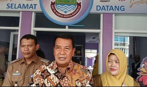 Bupati Tangerang Serahkan Perlengkapan Usaha Kepada Pengusaha Mikro di Kecamatan Legok 