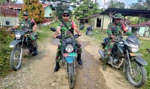 Jelang HUT ke-80 TNI, Babinsa Koramil Web Patroli Kampung Umuaf Ngobrol Akrab Bareng Warga