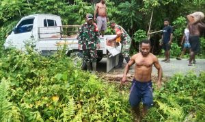 Lestarikan Kearifan Lokal, Babinsa Web Bantu Acara Adat