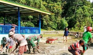 Bakti Teritorial Prima: Babinsa Kaureh dan Warga Kompak Karya Bakti Cor Halaman Masjid Nurul Falah