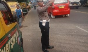 Minimalisir kemacetan Polsek Cikupa Lakukan Gatur Lantas saat Pagi Hari
