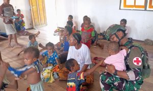 Mengawal Anak Sehat, Satgas Yonif 753/AVT Gelar Posyandu di Batom