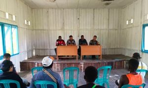 Babinsa Koramil Kimaam Himbau Warga Jangan Bakar Hutan Saat Membuka Lahan