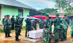 Personel Kodim Merauke Beri Penghormatan Terakhir Kepada Almarhum Veteran RI