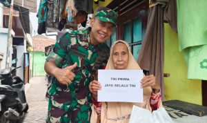 HUT 27 Korem 052/Wijayakrama, Koramil 02/Batuceper Berbagi Sembako ke Warga Sekitar
