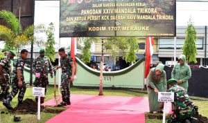 Peduli Kelestarian Lingkungan, Mayjen TNI Lucky Avianto Tanam Pohon di Halaman Kantor Makodim 1707/Merauke