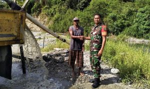 Pantau Aktivitas Penambang, Babinsa Sentani Serap Aspirasi Terkait Kenaikan Harga Pasir