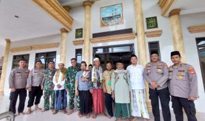 Kapolsek Kresek Bersama Warga Desa Rancagede, Laksanakan Sholat Jumat, Sampaikan Pesan Kamtibmas
