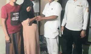 Ketua Pokdarkamtibmas Bhayangkara Resor Kota Tangerang Ujang Nurjaya Bertakziah Kepada Keluarga Almarhum Jhoni