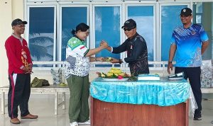 Danramil Okaba Ikuti Jalan Santai HKN ke-61, Ajak Warga Hidup Sehat dan Jaga Kebersihan