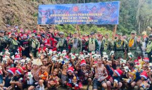 Kebahagiaan di Hari Natal Masyarakat Tomka Sambut Peletakan Batu Pertama Pembangunan Gereja Tomka oleh Pangkogabwilhan III didampingi Pangkoops Swasembada
