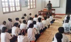 Bangun Karakter, Babinsa Depapre Ingatkan Pelajar untuk Teladani Pahlawan