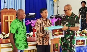 Berbagi Kasih Natal, Dandim 1701/Jayapura Dampingi Pangdam XVII/Cenderawasih Salurkan 500 Paket Sembako