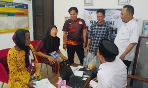 Diapresiasi Tokoh Pemuda, Petugas PKH Mekar Baru Layani Ratusan Peserta PKH Dengan Humanis