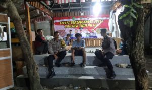 Polsek Cikupa Gelar Ronda Malam Bersama Warga di Pos Kamling Cirewed
