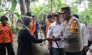 Kapolresta Tangerang Tinjau Lokasi Jatuhnya Santri Tenggelam di Kali Cidurian Kresek