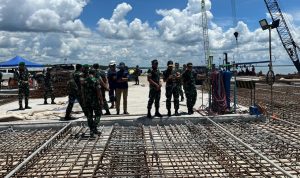 Pangdam XXIV/MT Dampingi Sekjen Kemhan Tinjau Pengembangan Yonif TP 861/MK di Wanam