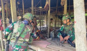 Satgas TNI Melaksanakan Anjangsana ke Kampung Sabi: Loreng Menyapa dengan Hati