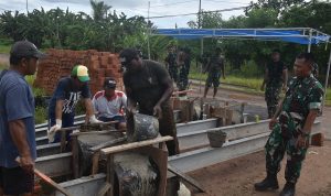 Semangat SOBAT, Kodam XXIV/Mandala Trikora Gelar Karya Bakti di Kampung SP4 Tanah Miring