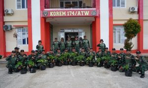 Hijaukan Negeri, Kokohkan Ketahanan Pangan: Danrem 174/ATW Tanam Pohon Bersama Prajurit
