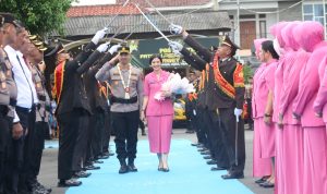 AKBP I Putu Bagus Krisna Disambut Pedang Pora di Mapolres Kebumen