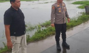 Kapolsek Panongan Cek Langsung Daerah Rawan Banjir, Pastikan Kondisi Masih Terkendali