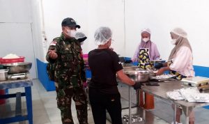 Babinsa Koramil Muting Pastikan Kebersihan dan Kelayakan Program MBG di Kampung Andaito