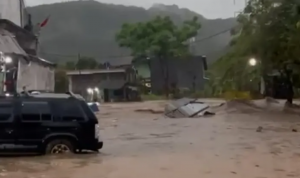 HEADLINE NEWS : Banjir Cilegon-Anyer Meluas