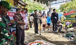 Isak Haru Iringi Penghormatan Terakhir Serka Adrikardus Deghe, Dandim 1701/Jayapura Pimpin Pemakaman Militer