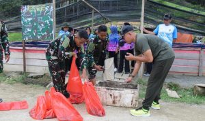 Perkuat Ketahanan Pangan, Yonif TP 809/NTM Panen Lele dan Berbagi ke Masyarakat serta Persit