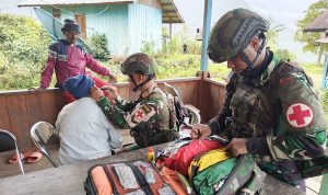 TNI Peduli, Berikan Pelayanan Kesehatan Bagi Masyarakat Distrik Okbibab