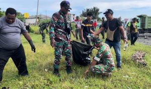 Wujudkan Lingkungan Asri, Yonif TP 809/NTM Laksanakan Aksi Bersih Pantai di Sarmi