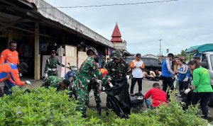Sinergi Tanpa Batas: Yonif TP 809/NTM Bersama Komponen Bangsa Sulap Pasar Sentral Sarmi Jadi Bersih dan Elok
