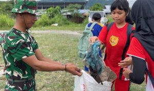 Grebek Sampah di Pasar Youtefa! Prajurit Yonif TP 810/BEM Turun Tangan Agar Papua Makin Asri