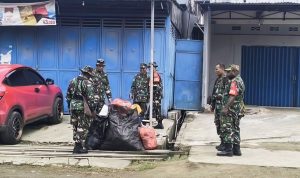 Danramil Sentani Pimpin Personel Koramil Kerja Bakti Bersihkan Sampah