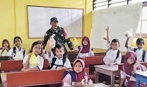 Babinsa Arso Dampingi Penyaluran 1.868 Porsi Program MBG