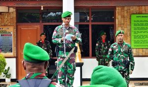 Kasdim 1701/Jayapura Pimpin Upacara dan Serahkan Bingkisan Idul Fitri