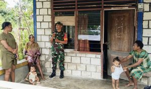 Babinsa Kemtuk Gresi Edukasi Pentingnya Kebersihan Lingkungan Cegah Penyakit