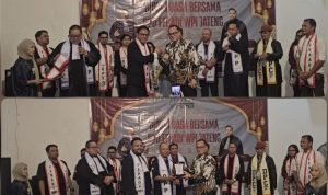 Prof. Dr. Ns. Fery Agusman, MM M.Kep., Sp.Kom. Prof. Fery Agusman ( Rektor UNKAHA ) dilantik sebagai Ketua Dewan Pertimbangan DPP FERADI WPI