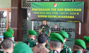 Danrem 052/Wkr Serahkan THR dan Bingkisan Idul Fitri 1447 H kepada Prajurit dan PNS