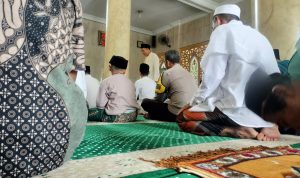 Jumat Keliling, Polsek Pasar Kemis Perkuat Silaturahmi dan Sampaikan Pesan Kamtibmas