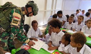 Saat TNI Jadi Guru di Pedalaman Papua: Menyalakan Cahaya Ilmu di Kampung Tomka