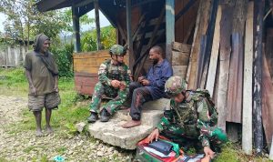 Hati Nurani di Perbatasan: Satgas TNI Antar Layanan Kesehatan dari Pintu ke Pintu di Pegunungan Papua