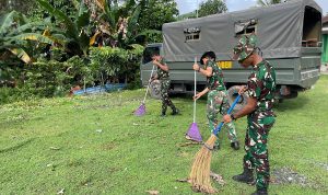 Wujudkan Lingkungan Sehat, Prajurit Yonif TP 810/BEM Gelar Karya Bhakti di Lingkungan Masyarakat