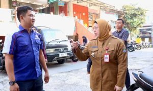 Wabup Tangerang, Intan Sentil Pengelola “Sampah Numpuk” Saat Sidak Pasar Kelapa Dua