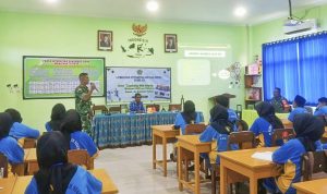 LDKS OSIS MAN Keerom, Babinsa Beri Pembekalan Karakter dan Cinta Tanah Air