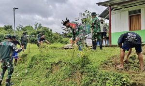 Babinsa Koramil Web Aktifkan Semangat Gotong Royong Bersihkan Gereja Immanuel