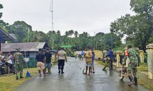 Babinsa dan Bhabinkamtibmas Kompak, Warga Demta Antusias Ikut Gotong Royong